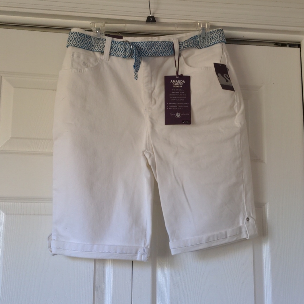NWT white jean bermuda shorts with belt